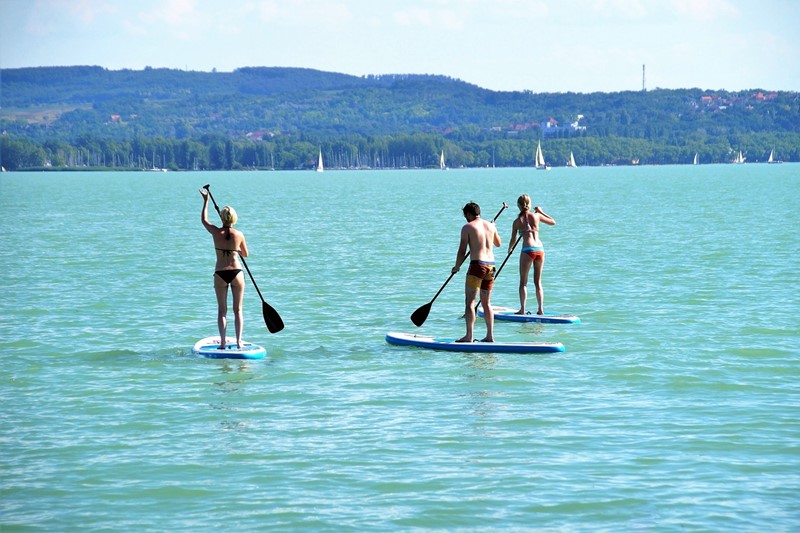 Stand up Paddler auf dem Balaton